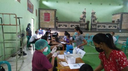 Vaksinasi Covid-19 Dosis 3 di Desa Bungkulan